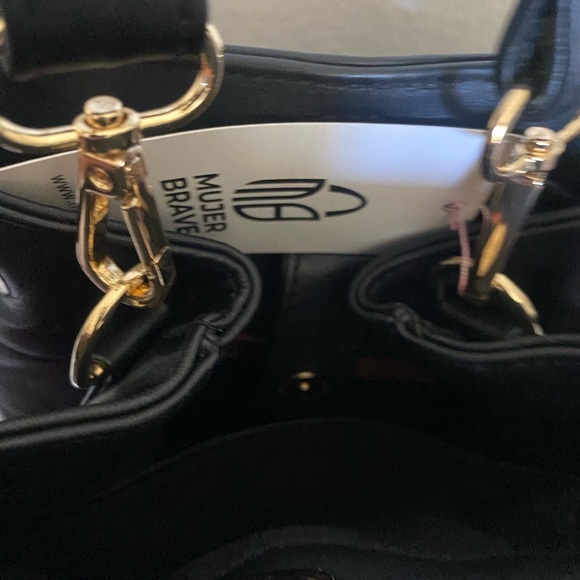 Mujer Brave Black floral Embroidered Bag NWT - Picture 3 of 5